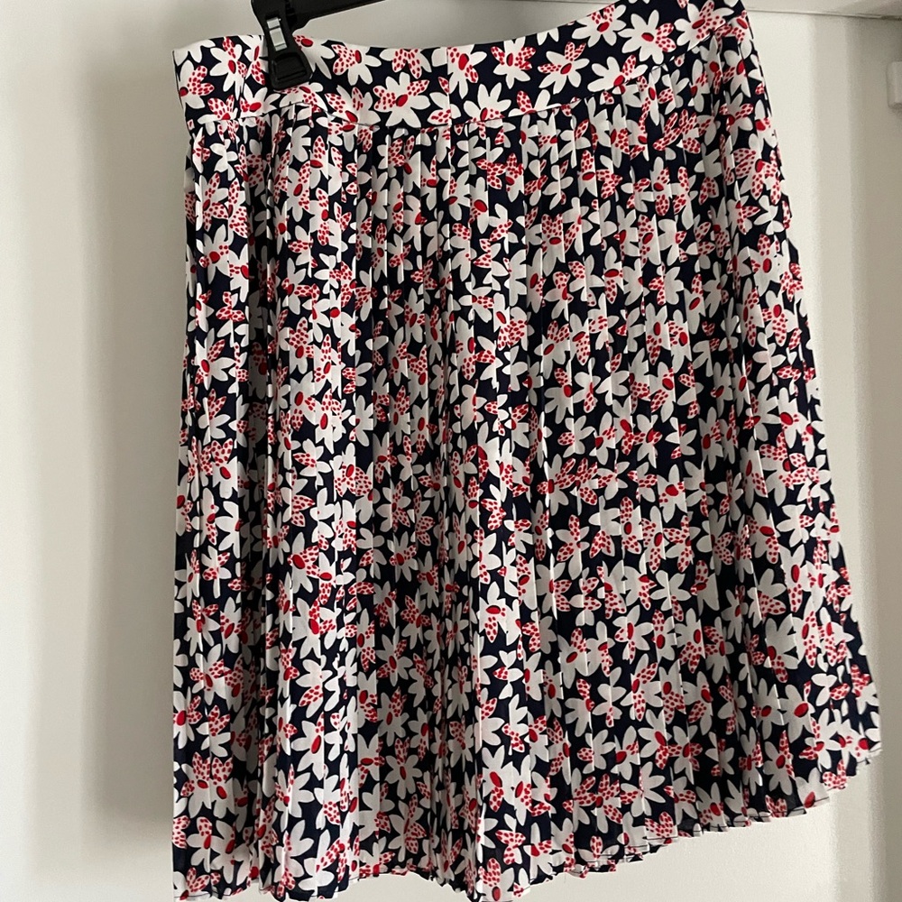 Adorable floral pleated J Crew skirt sz 8